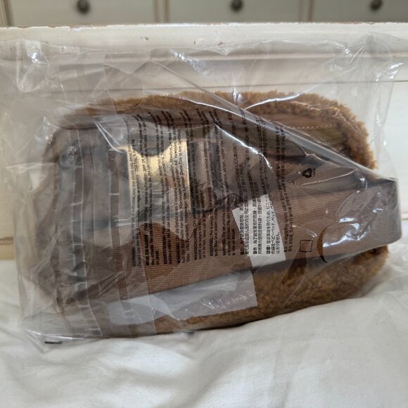 NWT, Lululemon Everywhere Belt Bag, Fleece, Burnt Caramel - Gold Hardware - Picture 8 of 9